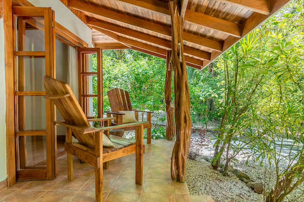 retreat-villa-private-retreat-accommodation-santa-teresa-beach-sowa-nete-ayahuasca-psilocybin-retreats-outdoors